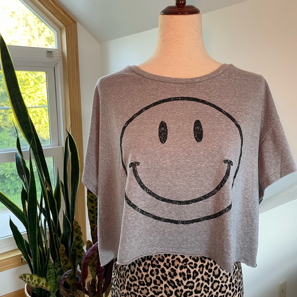 Gray Smiley Face Crop Top Graphic Tee
